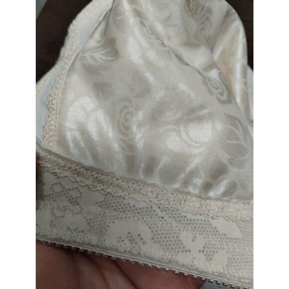 Lot of 2 Playtex Size 36C Beige 18 Hour Ultimate Shoulder Comfort Wireless Bra - Picture 7 of 10